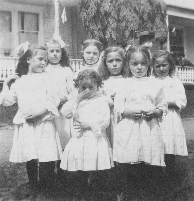 Sept petites orphelines vers 1908 (ph_2634)