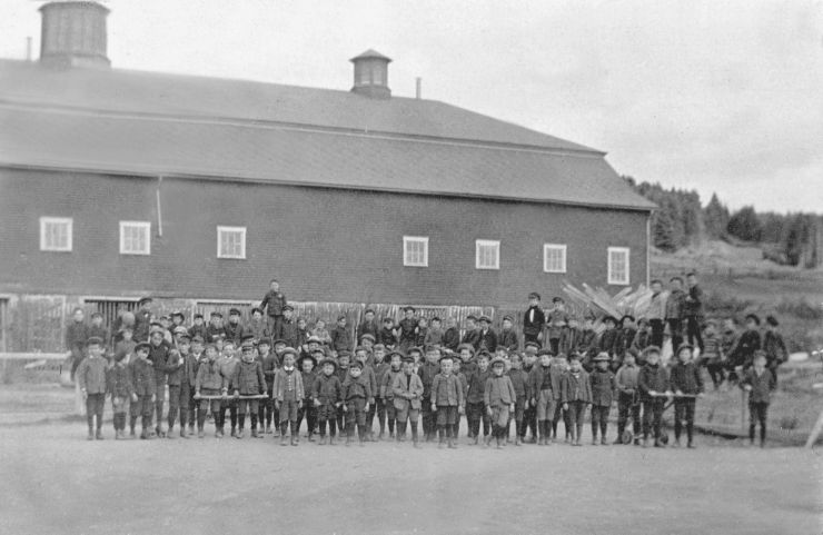 Groupe d’élèves garçons en 1910 (ph_593)