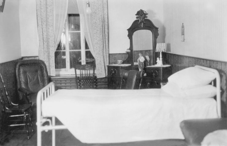 Chambre de malade à l’Hôtel-Dieu, vers 1920 (ph_1305)
